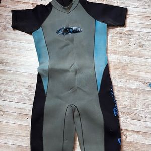 💚Ocean Pacific shorty wetsuit